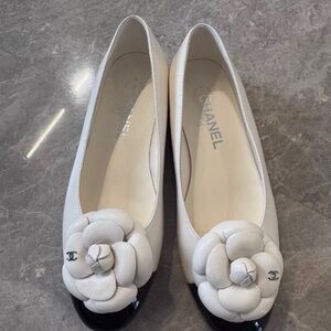CHANEL White and Black Flats with Floral Design